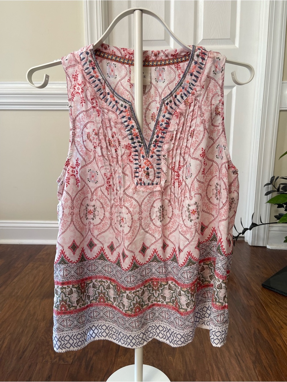 Knox Rose Pink Boho V-Neck Embroidered Pleated Hem Sleeveless Tank Top Medium
